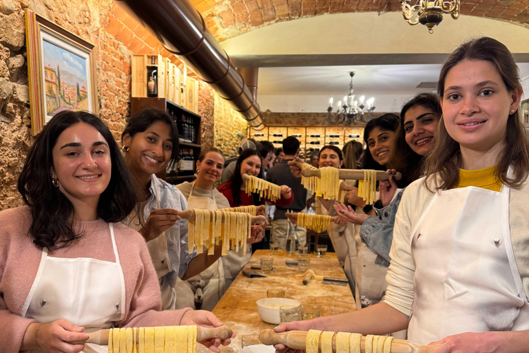 دورة صنع المعكرونة الأصيلة في فلورنسا مع طاهٍ محلي