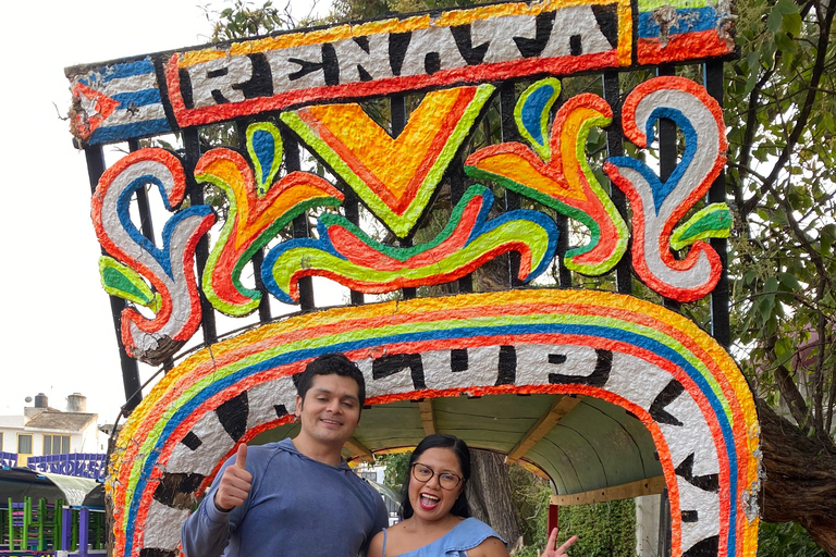 Xochimilco: Food and Trajinera Ride with Local Women