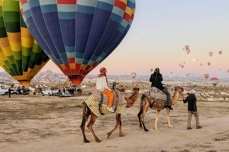 Depuis la Cappadoce : Excursion à dos de chameau au lever ou au coucher du soleil