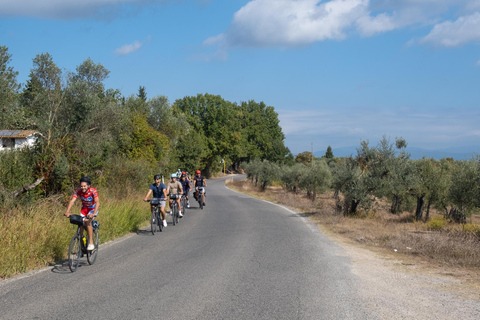 Ab Florenz: Toskana-Radtour mit Mittagessen und Weinprobe