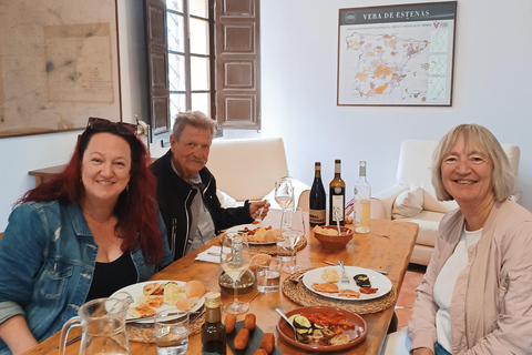 Valencia: Utiel-Requena Wine Tour with Tapas and Wines