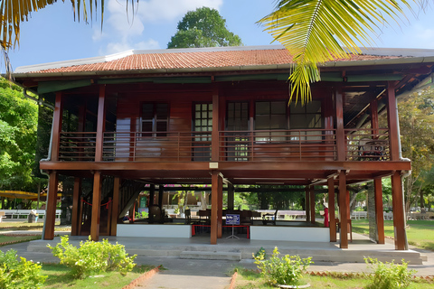 Hanoi: Military History Museum, Hoa Lo Prison & Gardens Tour Small Group: All-In-One Tour: Highlights & Train Street