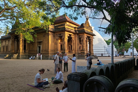 Colombo: Kelaniya Temple Guided Tour by Tuk Tuk