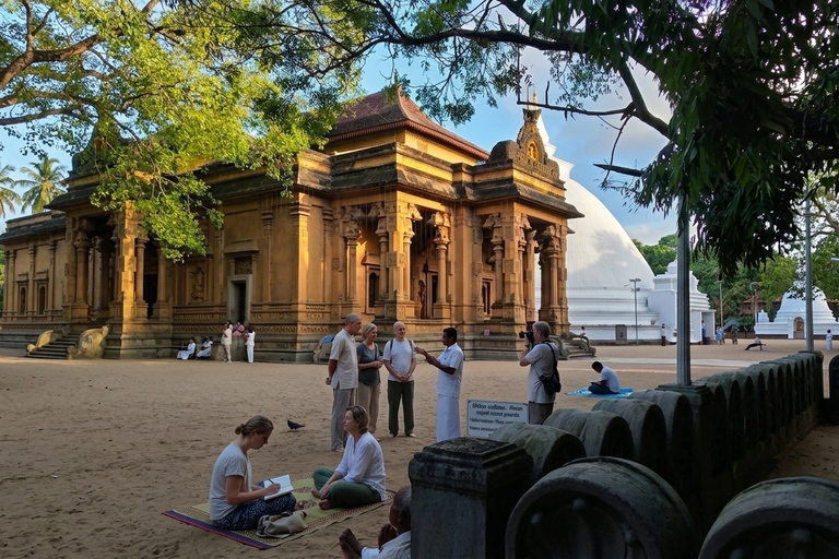 Colombo: Kelaniya Temple Guided Tour by Tuk Tuk
