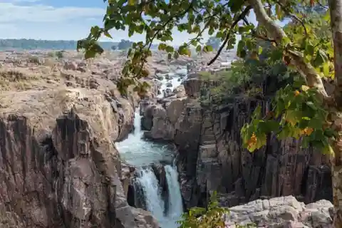 Discover Raneh Fall from Khajuraho Guided Half day Car tour