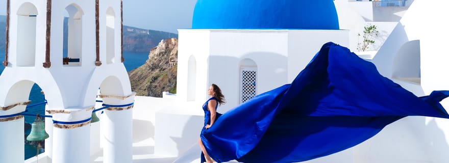 Santorin : Photoshoot privé en robe volante avec prise en charge