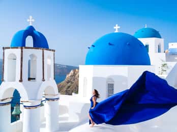 Santorini: Privat flygande klänningsfotografering med upphämtning