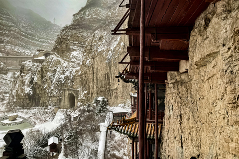 Datong: Hanging Temples, Yungang Grottoes & Wooden Pagoda Chinese / English-Speaking Tour Guide