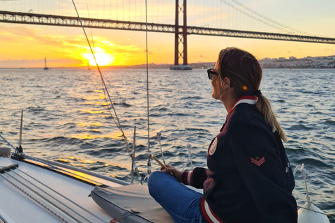 Lisbonne : croisière privée au coucher du soleil avec vin mousseux