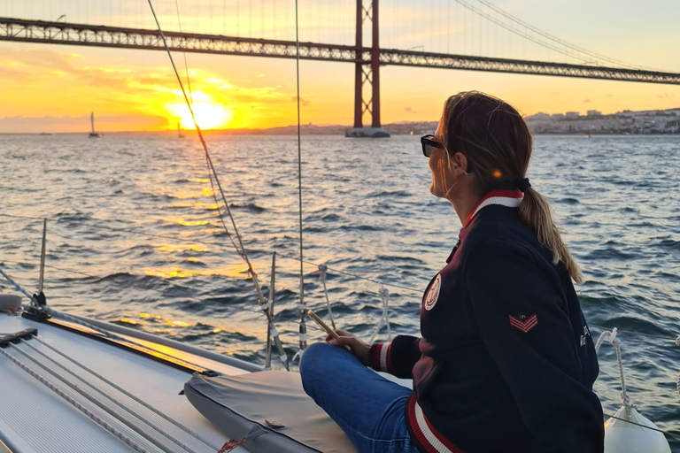 Lisbonne : croisière privée au coucher du soleil avec vin mousseux