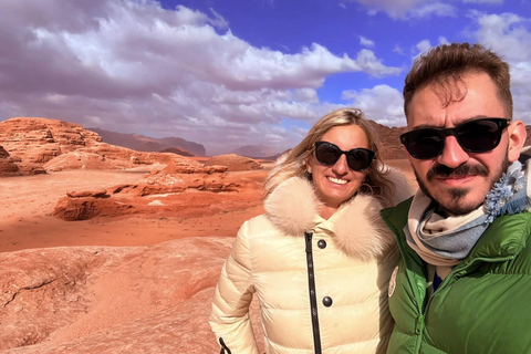 Wadi Rum: Red & White Desert Jeep Tour and Stargazing