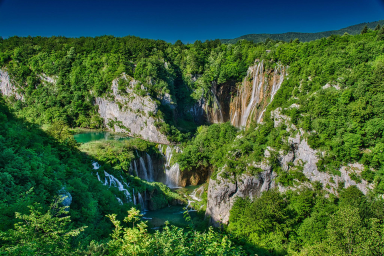 سبليت: جولة ليوم واحد مع مرشد في الصباح الباكر إلى بحيرات بلاتفيتشSplit: Plitvice Lakes Day Tour - Entry Tickets Not Included