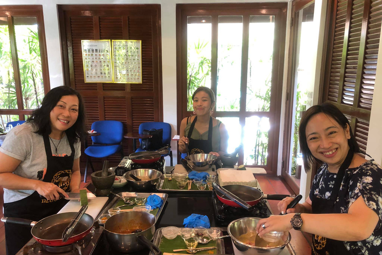 Phuket - Cours de cuisine thaïlandaise de l'Eléphant Bleu avec visite du marché