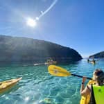 Golfo Aranci: tour per piccoli gruppi in kayak con aperitivo e delfini