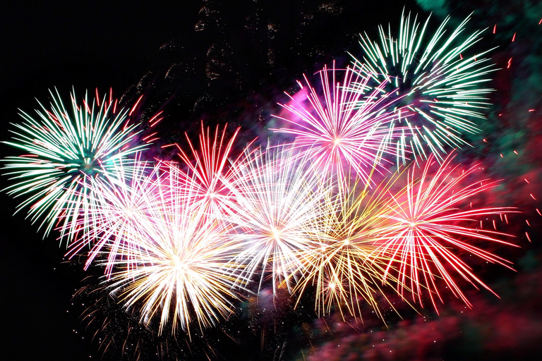 Sliema: Fernandes Fireworks Festival Cruise w/ Dinner+Drinks Without Transportation