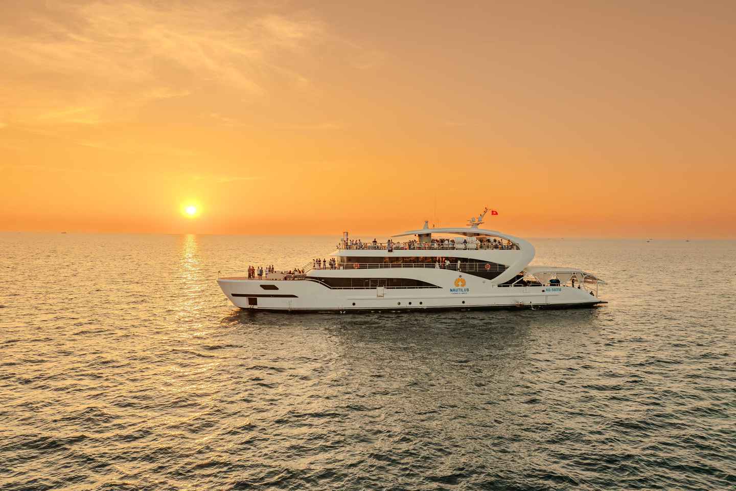 Phu Quoc: Sunset & Buffet Dinner on Nautilus Cruise