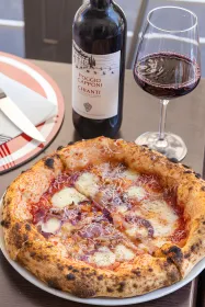 Florenz: Privater Pizzabackkurs mit Weinverkostung