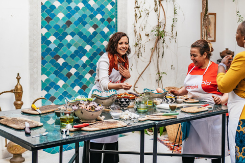 Clase de cocina de tajín de Marrakech con un lugareñoClase de cocina en grupo