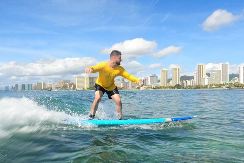 Waikiki Beach: SurflessenSemi-privé surfles (vanaf 14 jaar)