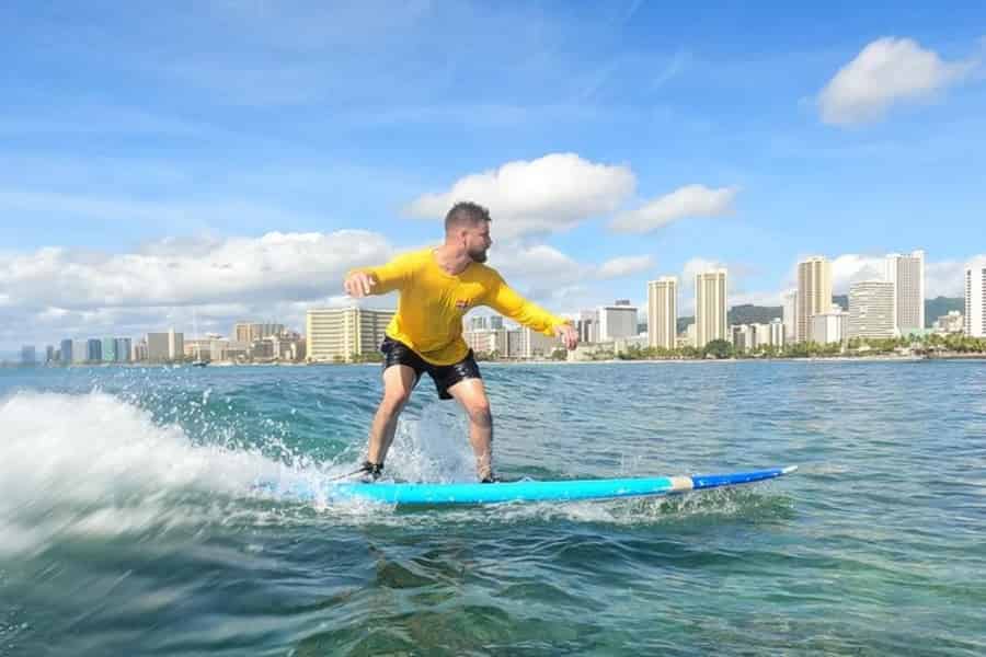 Waikiki Beach: Surf-Unterricht. Foto: GetYourGuide