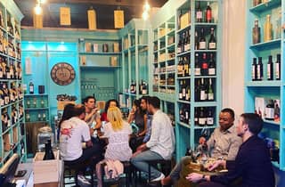 Sevilla: Lustige Weinverkostung mit einem spanischen Sommelier