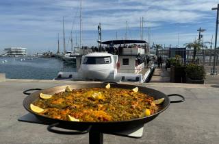 Valencia: Katamaran-Kreuzfahrt, Paella-Mittagessen und Badestopp