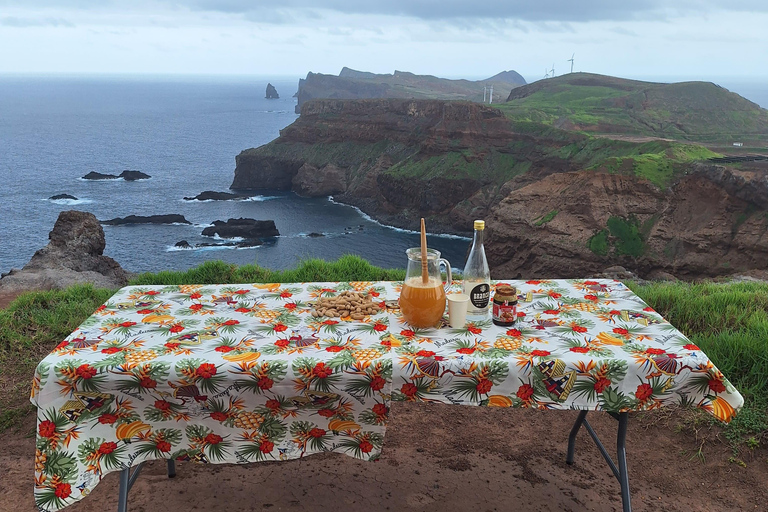 Madeira: Paseo por la Levada de Caniçal con Degustación de Poncha