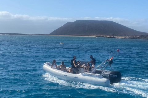 Corralejo: Lobos Speedboat, Snorkeling & Free Time
