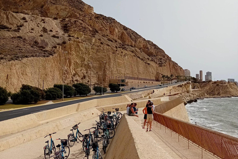 Passeio pela praia em Alicante