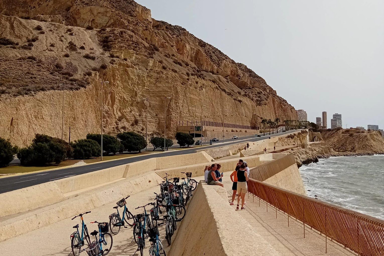 Passeio pela praia em Alicante