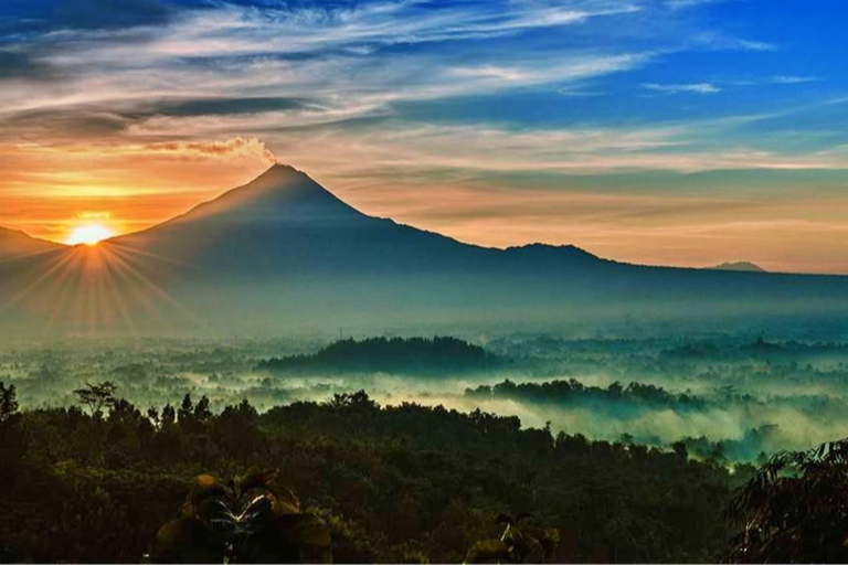 Yogyakarta: Borobudur Temple & Setumbu Hill Sunrise Tour