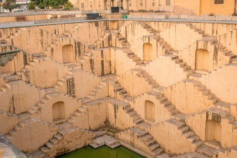 Delhi : excursion de 5 jours dans le Triangle d&#039;Or avec un guide germanophoneExcursion de 5 jours avec hébergement dans des hôtels 4 étoiles