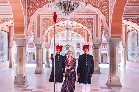 Jaipur: Privétour door roze stad met auto en chauffeurJaipur: privérondleiding door de roze stad met een professionele gids