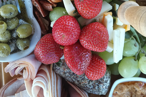 Passeio de barco romântico com vinho e queijo ou jantar surpresaPasseio de barco romântico com vinho e queijo, avistamento de lobos marinhos