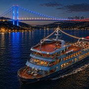 Istanbul: Bosporus-Dinner-Bootsfahrt & türkische Abendshow