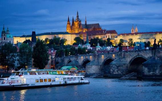 Prag: Abendliche Dinner-Kreuzfahrt auf der Moldau