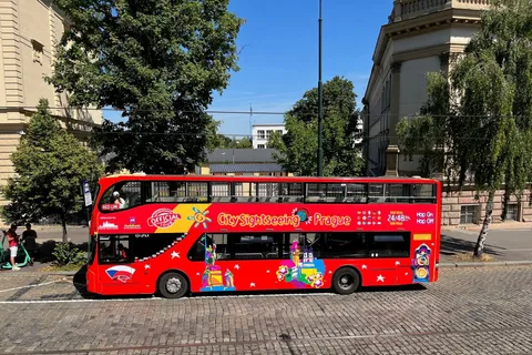 Sightseeing Prag HOHO-buss, slottstur + flodkryssning