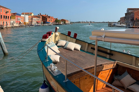 Murano, Burano, Torcello Day Tour by Classic Venetian Boat Tour in Spanish - Murano & Burano