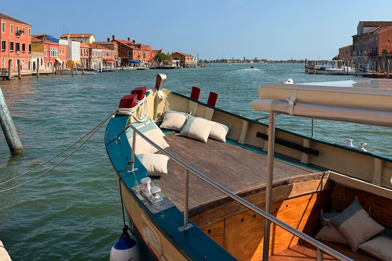 Murano, Burano, Torcello Day Tour by Classic Venetian Boat Tour in Spanish - Murano & Burano