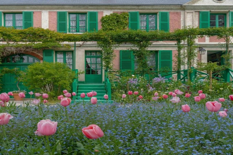 جولة موجهة إلى جيفيرني مونيه لنصف يوم من باريس مع النقلجولة موجهة إلى متحف مونيه في جيفيرني لمدة نص