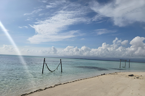 Panama City: San Blas Tropical Adventure – 3 Islands with Lunch at a Local Restaurant Tropical Adventure in Guna Yala: 3 Islands with Lunch at a Local Restaurant