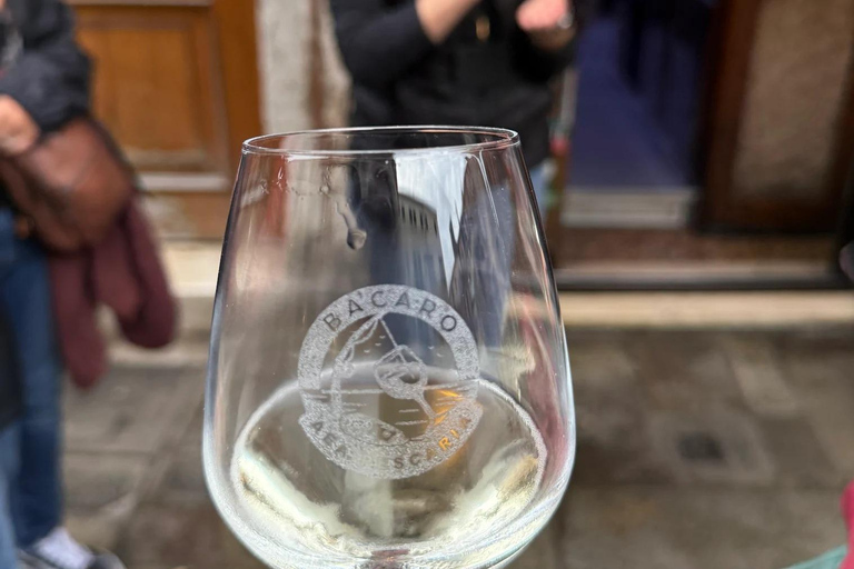Venice Food Tour: 10 tastings with a 30 Minute Gondola Ride