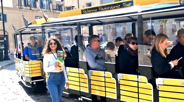 Palermo: Sightseeing bus pass and tourist train to discover the city