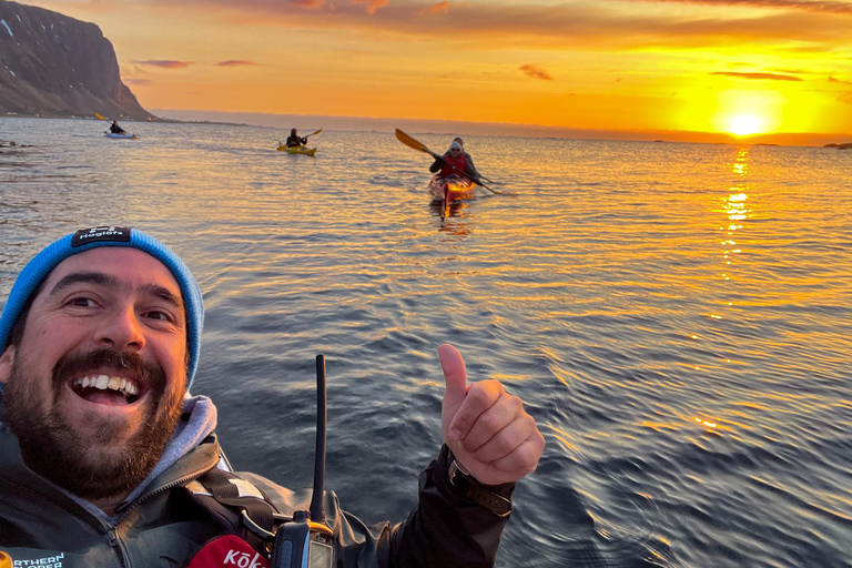 إيجوم: جولة جزر لوفوتن منتصف الليل صن كاياك