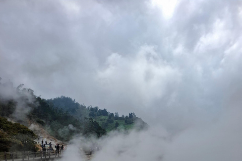 从日惹出发的日出西库尼尔山和迪恩高原之旅从日惹到日出 Sikunir 和 Dieng 高原之旅