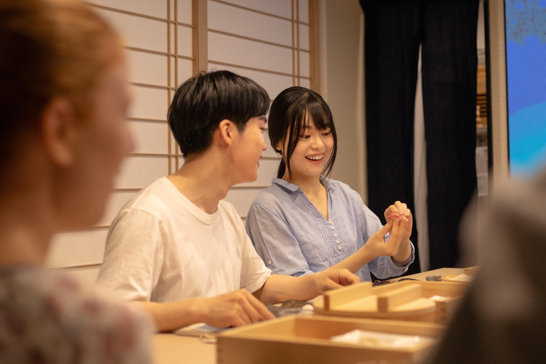 Tokio: Sushi maken met een maaltijd en souvenir