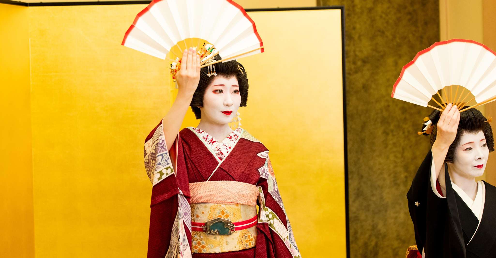 Asakusa: Geisha Performance and Tea House Experience photo 6