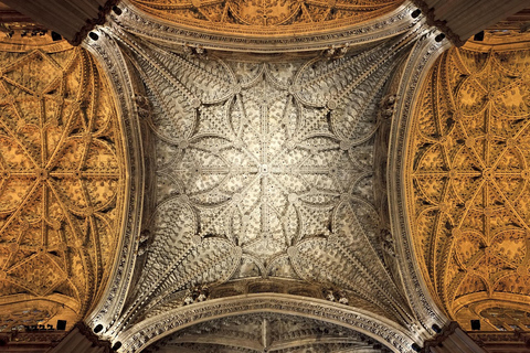 Séville : Visite guidée de la cathédrale et de la tour Giralda avec billetsVisite en espagnol