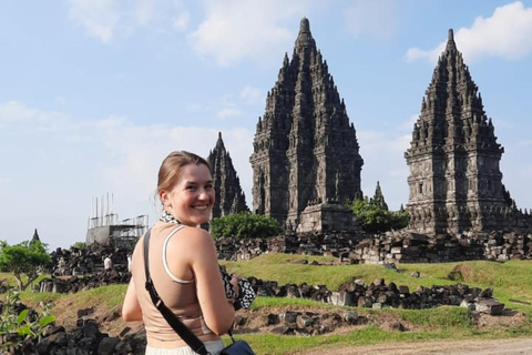 Yogyakarta : Prambanan coucher de soleil voiture privée et frais d'entréeCoucher de soleil à Prambanan Voiture privée et droit d'entrée
