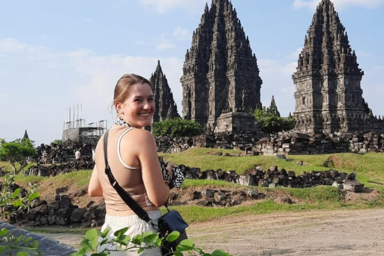 Yogyakarta : Prambanan coucher de soleil voiture privée et frais d'entréeCoucher de soleil à Prambanan Voiture privée et droit d'entrée
